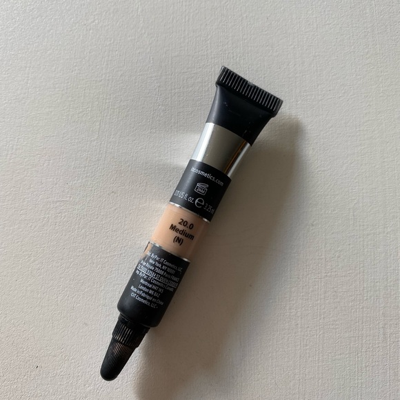 IT cosmetics Bye Bye Undereye Anti Aging Waterproof concealer - Picture 2 of 2